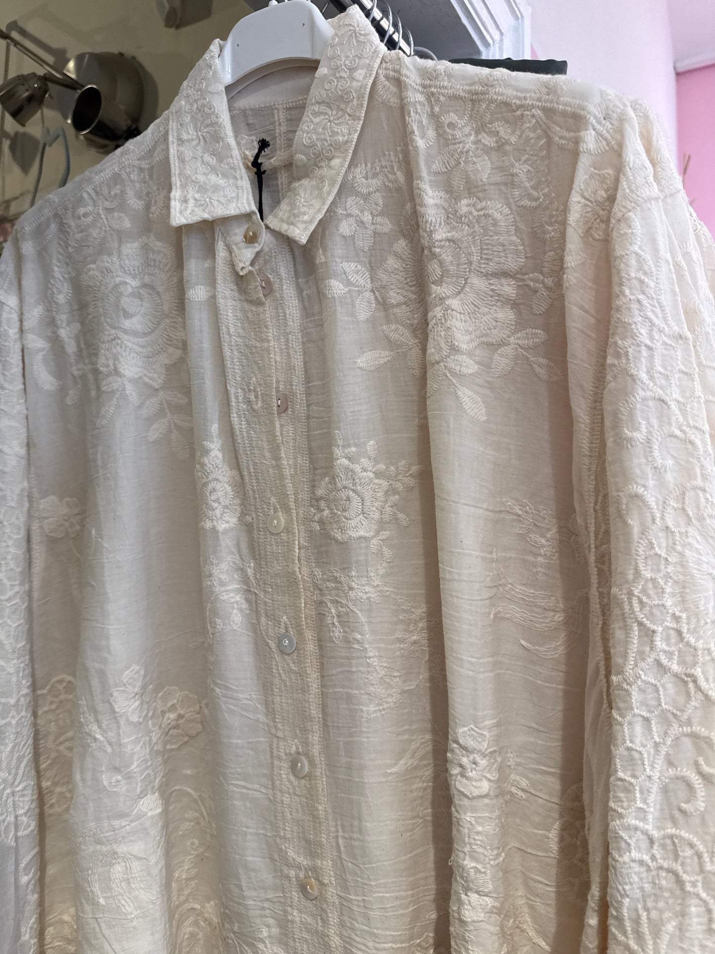 48012 Storskjorte m/ broderi bm 140