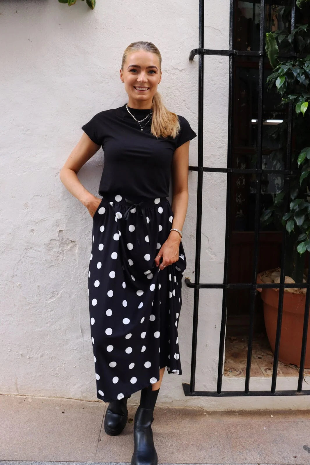 9582 Alma-Loose-Skirt Black Big Dot