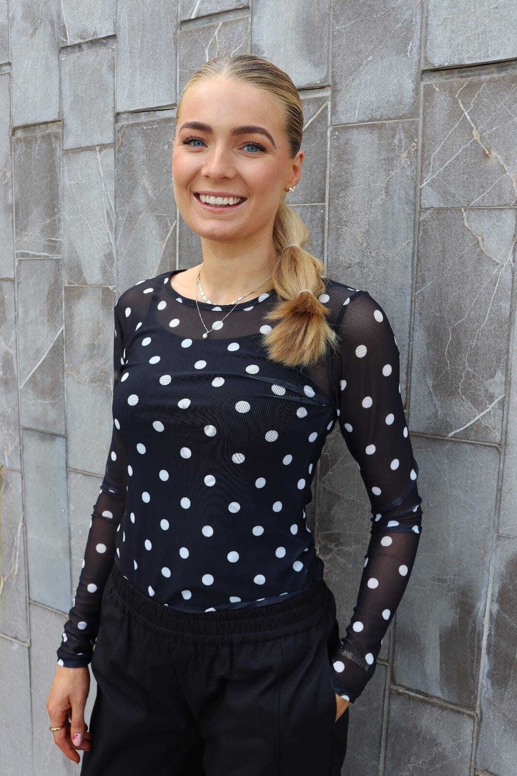 22065 mesh Black White Big Dot