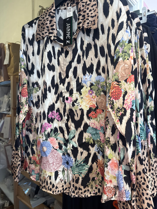 0114 Blomster Skjorte m/ leo Beige bm 120
