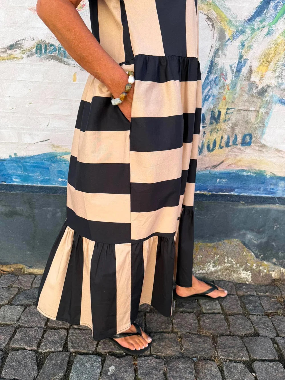 204126-Long Striped - Beige/Black