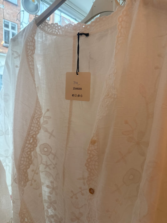 48009 hvid bomuldsbluse bm 124