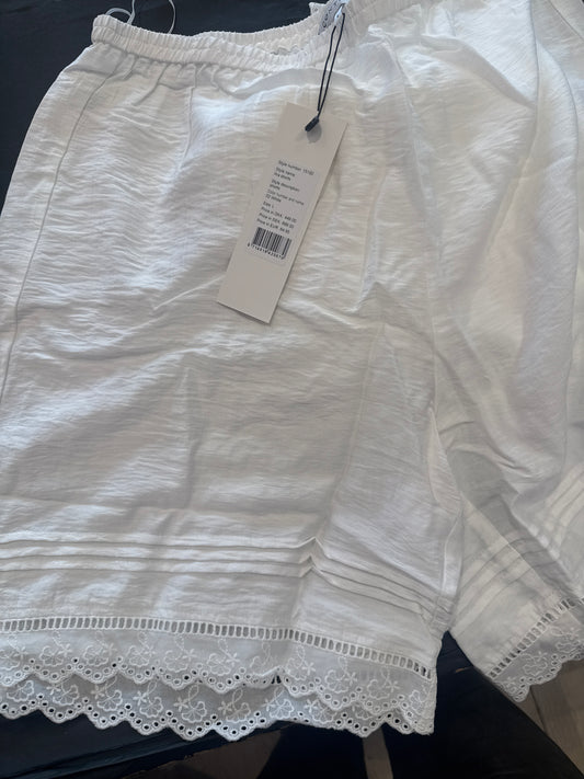 15192 liva  shorts