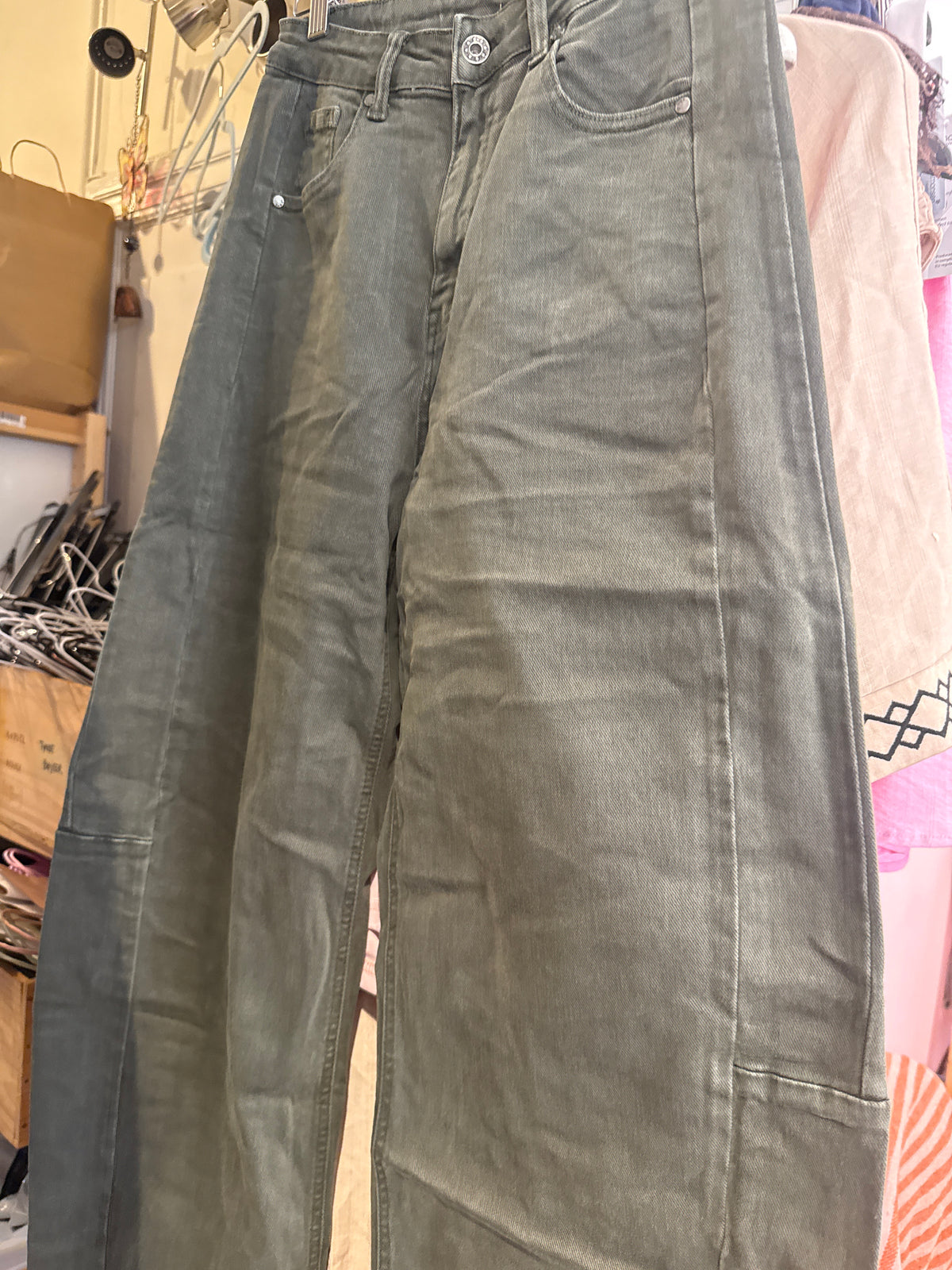 2213 barrel jeans