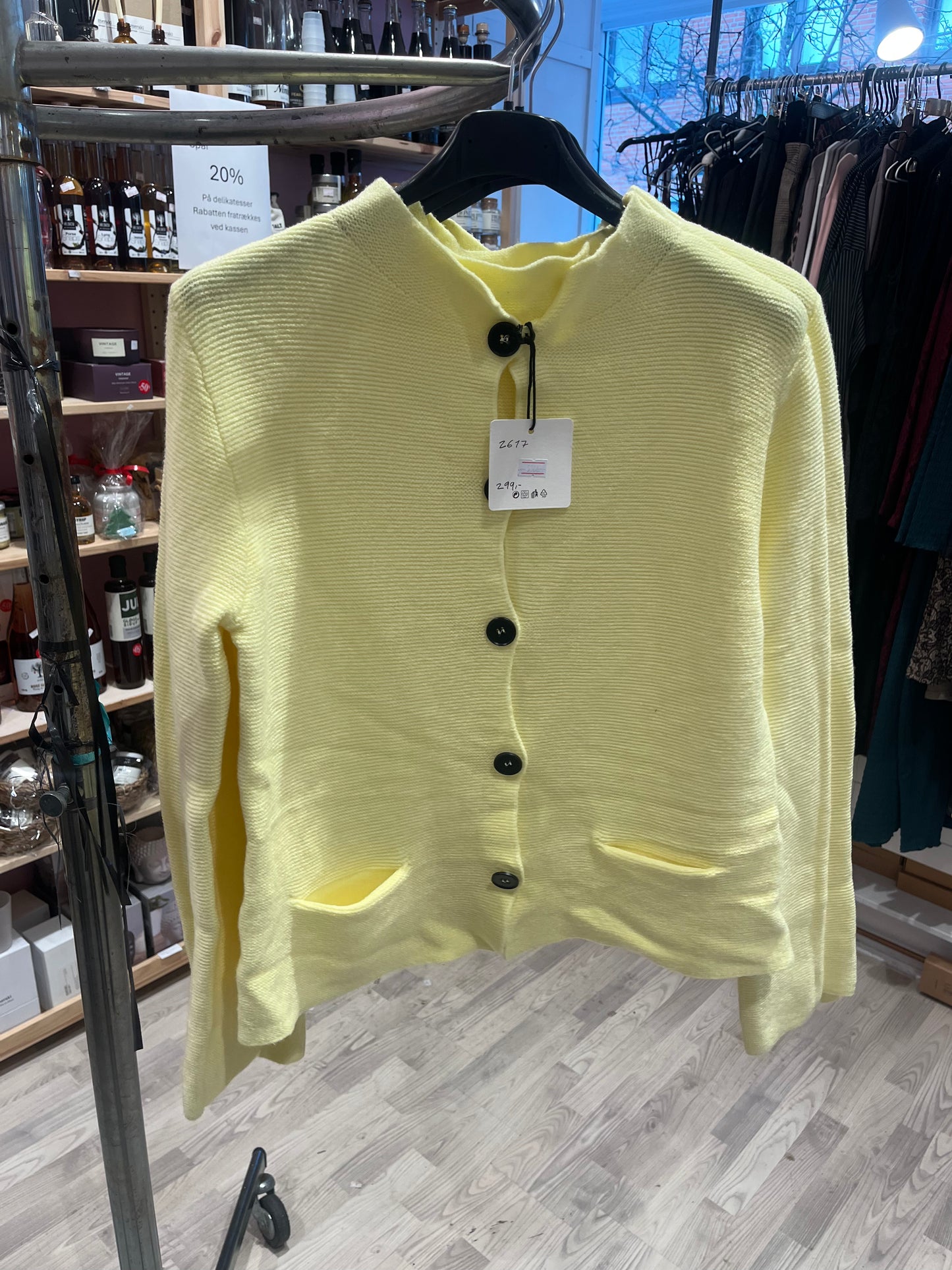 2617 cardigan m knapper i ryg
