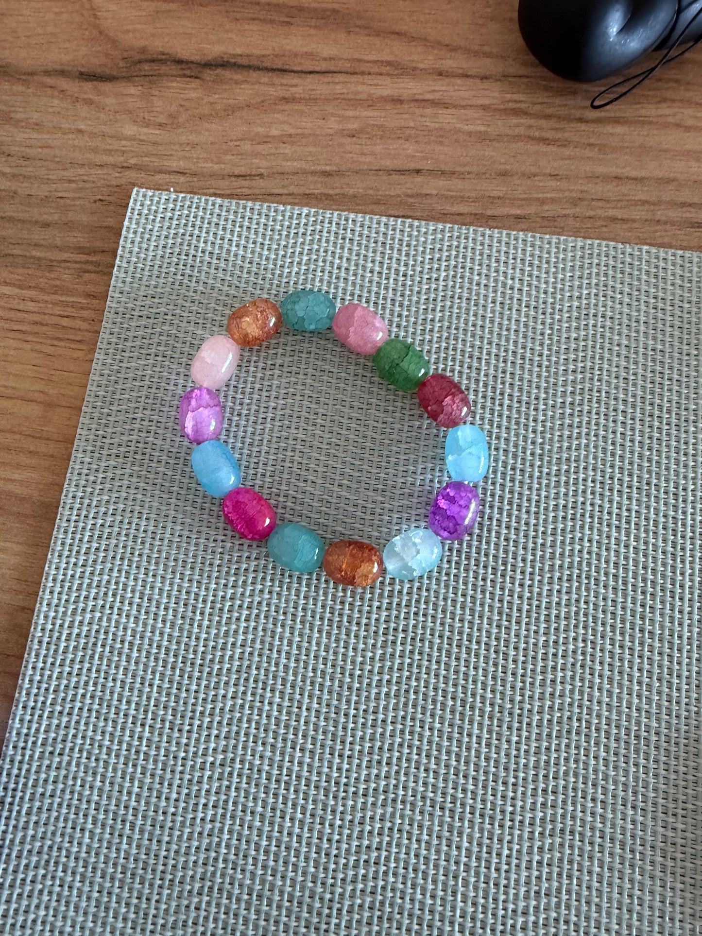 Farverigt sommerarmbånd