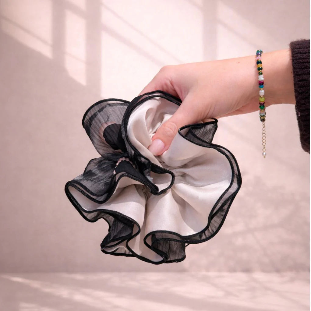 NAMISO | Zenya Scrunchie - Creme / black