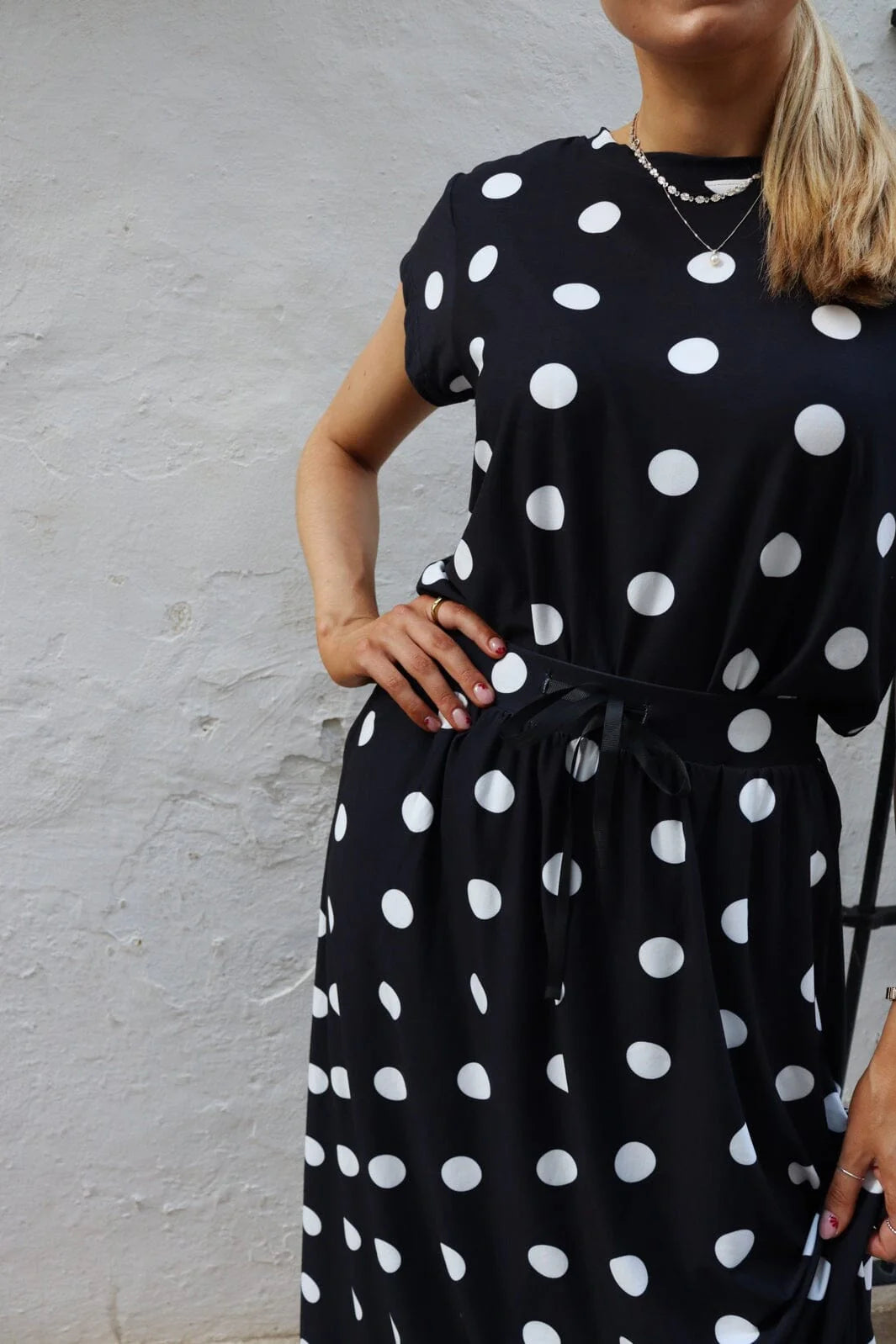 9581 Alma-U-Tshirt black big dot