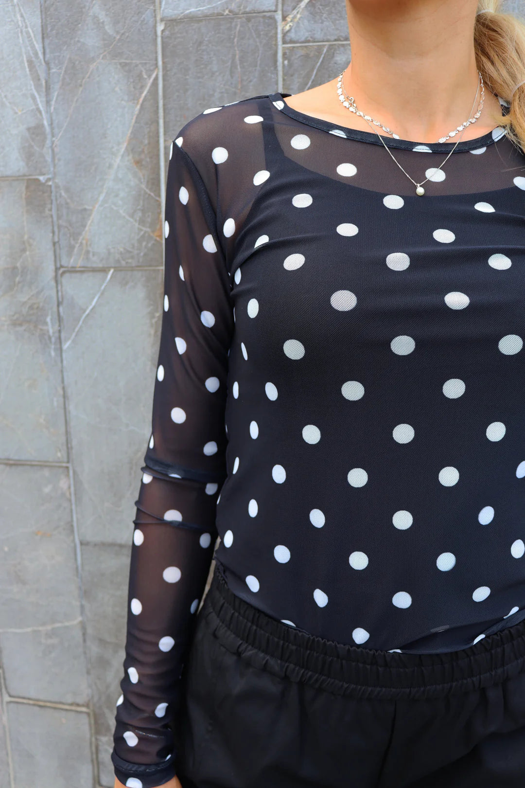 22065 mesh  Black White Big Dot